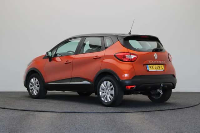 Renault Captur (2017) thumbnail 2