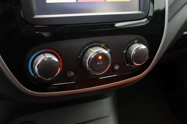 Renault Captur (2017) thumbnail 29