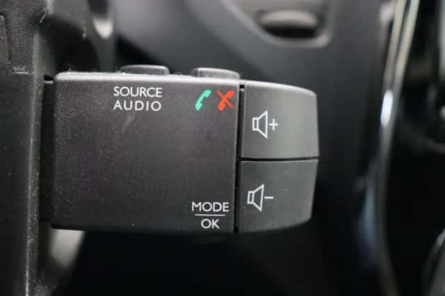 Renault Captur (2013) thumbnail 24