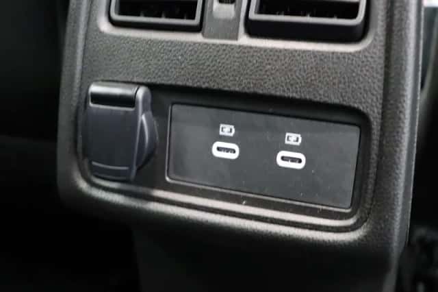 Renault Captur (2024) thumbnail 4