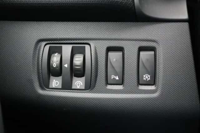 Renault Clio (2015) thumbnail 19
