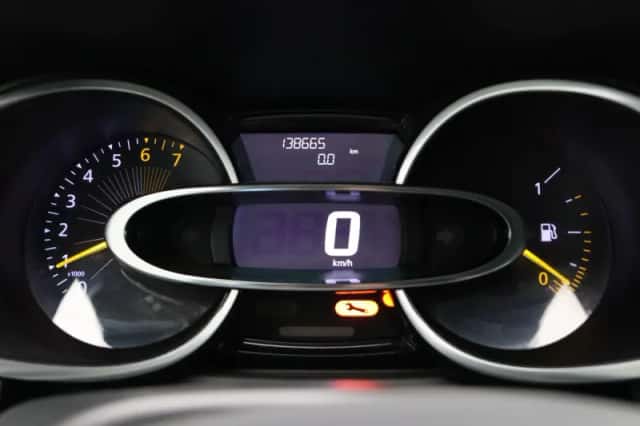 Renault Clio (2015) thumbnail 25