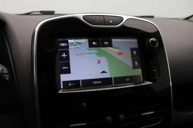 Renault Clio (2015) thumbnail 32
