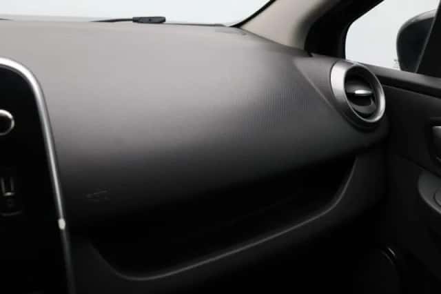 Renault Clio (2015) thumbnail 33