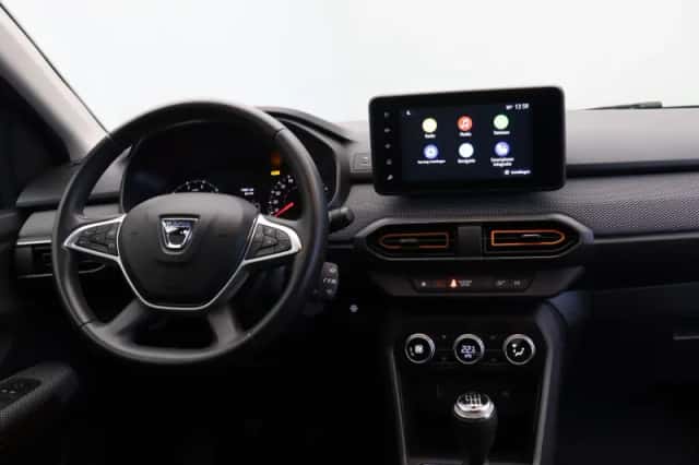 Dacia Sandero Stepway (2021) thumbnail 4