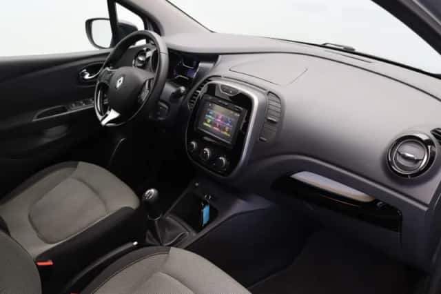Renault Captur (2016) thumbnail 5