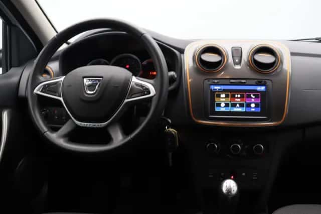Dacia Sandero Stepway (2017) thumbnail 4