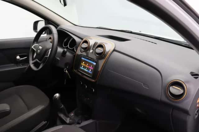 Dacia Sandero Stepway (2017) thumbnail 5