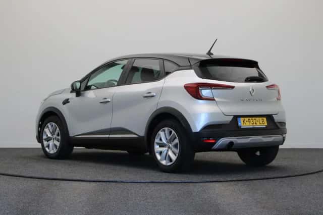 Renault Captur (2021) thumbnail 2