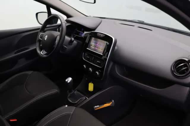 Renault Clio (2018) thumbnail 5
