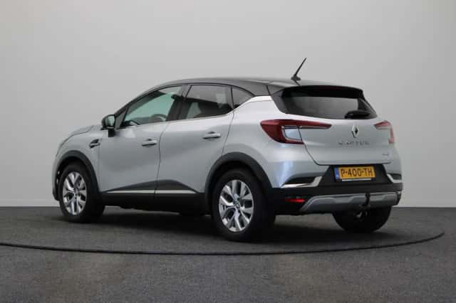 Renault Captur (2022) thumbnail 2