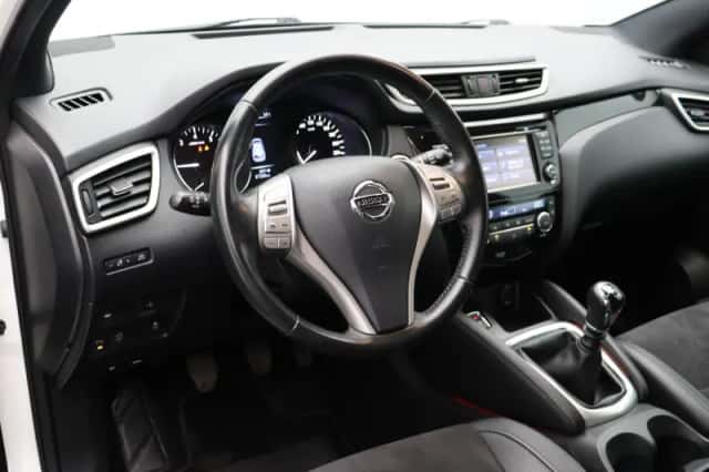 Nissan Qashqai (2017) thumbnail 16