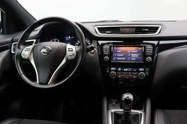 Nissan Qashqai (2017) thumbnail 4