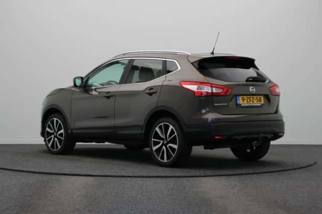 Nissan Qashqai (2015) thumbnail 2
