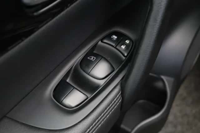 Nissan Qashqai (2015) thumbnail 18