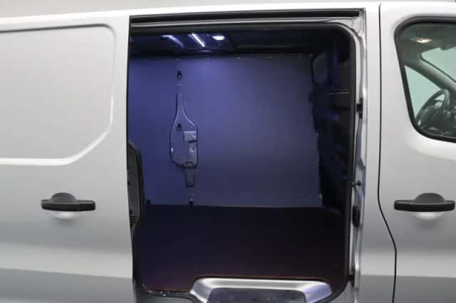 Nissan NV300 (2021) thumbnail 4
