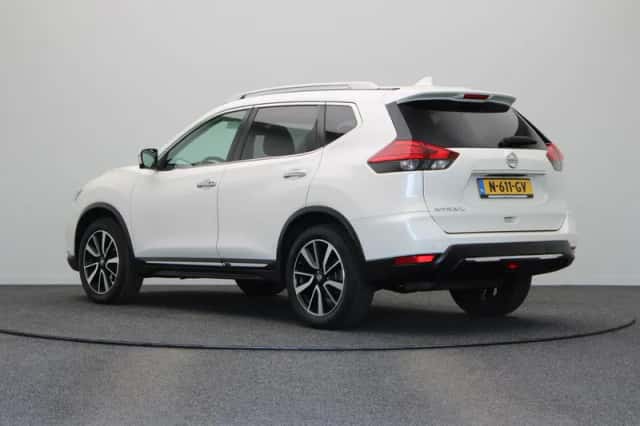 Nissan X-Trail (2018) thumbnail 2