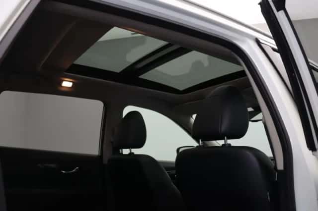 Nissan X-Trail (2018) thumbnail 5