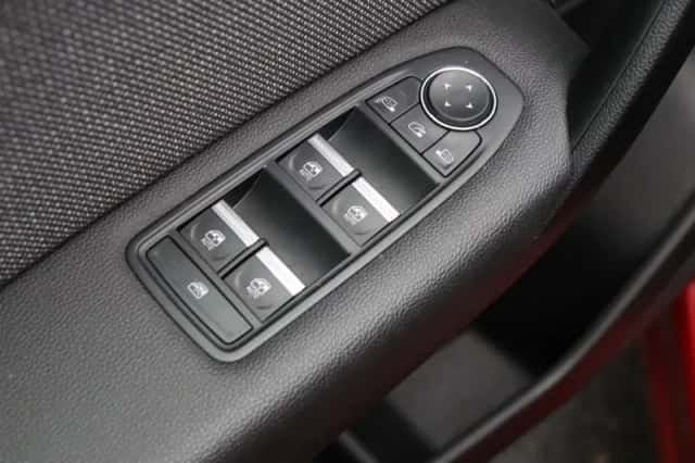 Renault Captur (2024) thumbnail 32