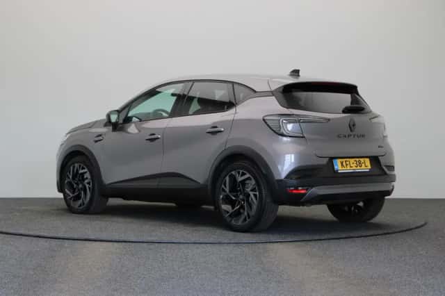 Renault Captur (2025) thumbnail 2