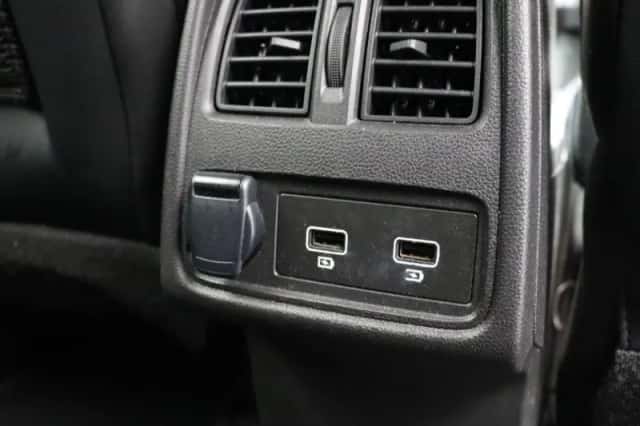 Renault Captur (2024) thumbnail 3
