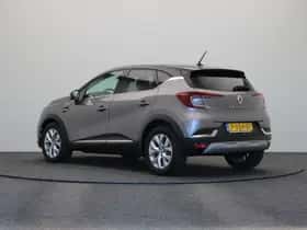 Renault Captur (2022) thumbnail 2