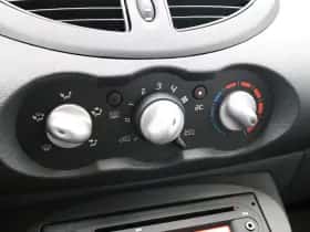 Renault Twingo (2010) thumbnail 24