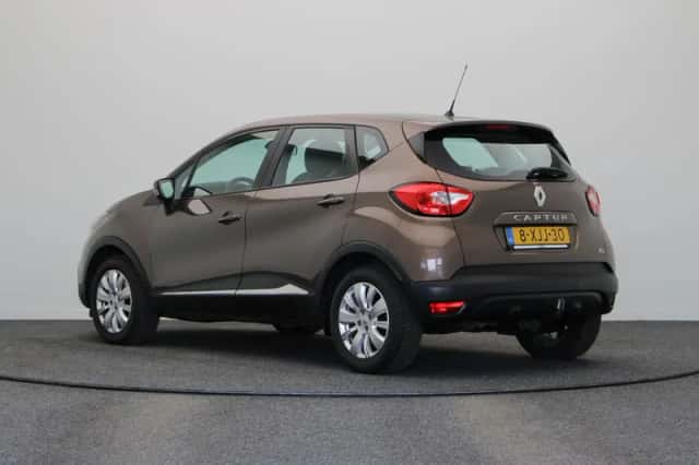 Renault Captur (2014) thumbnail 2