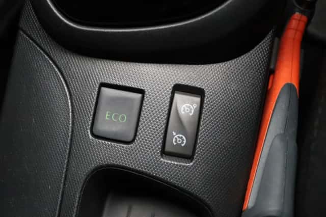 Renault Captur (2014) thumbnail 25