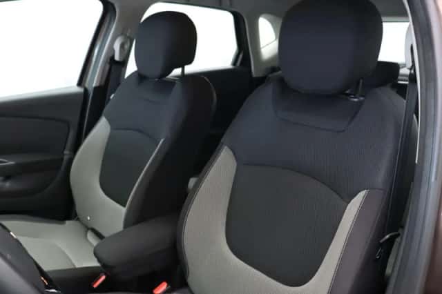 Renault Captur (2014) thumbnail 33