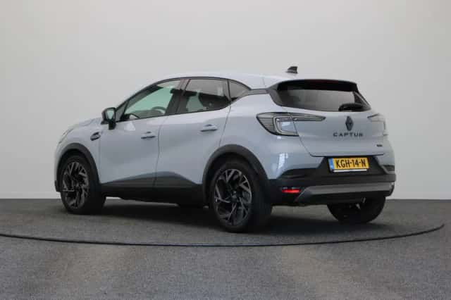 Renault Captur (2025) thumbnail 2