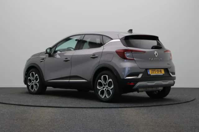 Renault Captur (2023) thumbnail 2