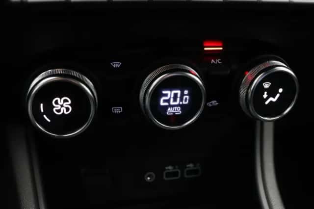 Renault Captur (2024) thumbnail 31