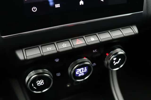Renault Captur (2024) thumbnail 32