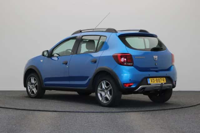 Dacia Sandero Stepway (2018) thumbnail 2