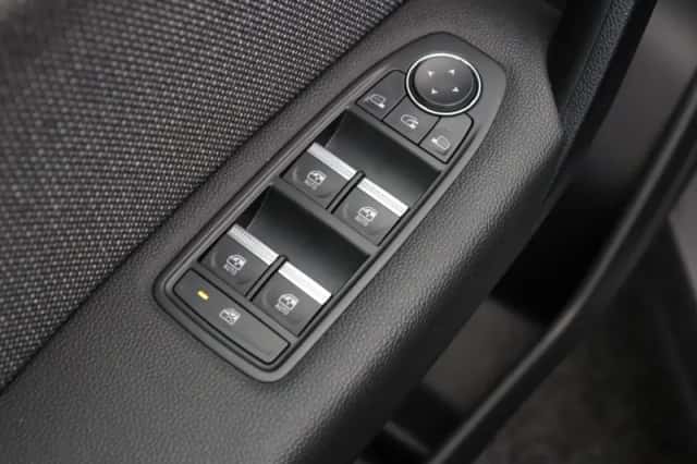 Renault Captur (2024) thumbnail 43