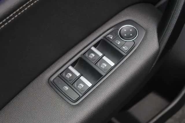 Renault Captur (2024) thumbnail 18