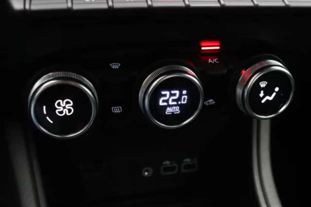 Renault Captur (2024) thumbnail 31