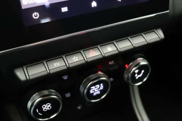 Renault Captur (2024) thumbnail 32