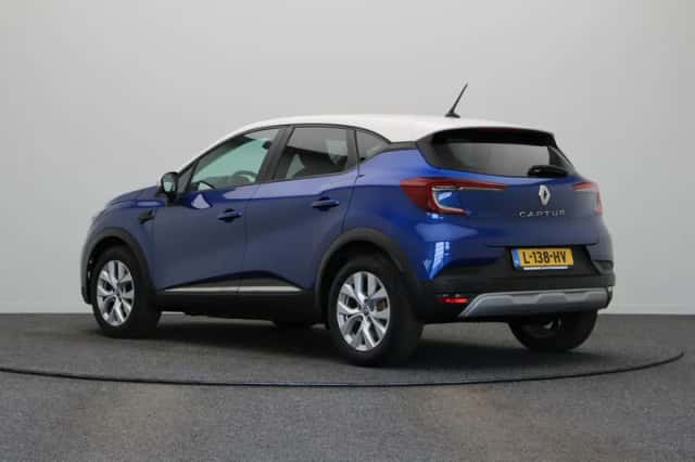 Renault Captur (2020) thumbnail 2
