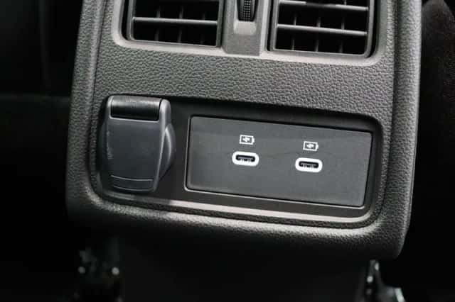 Renault Captur (2024) thumbnail 4