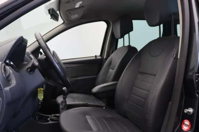 Dacia Duster (2016) thumbnail 4