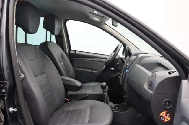 Dacia Duster (2016) thumbnail 5