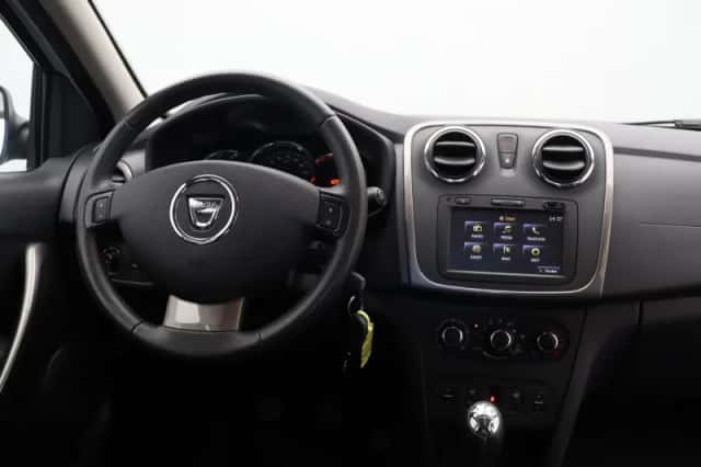 Dacia Sandero Stepway (2015) thumbnail 4