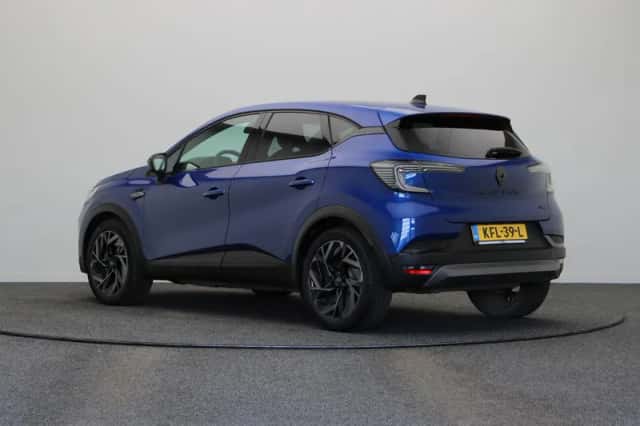 Renault Captur (2025) thumbnail 2