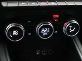 Renault Captur (2022) thumbnail 31
