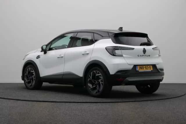 Renault Captur (2024) thumbnail 2