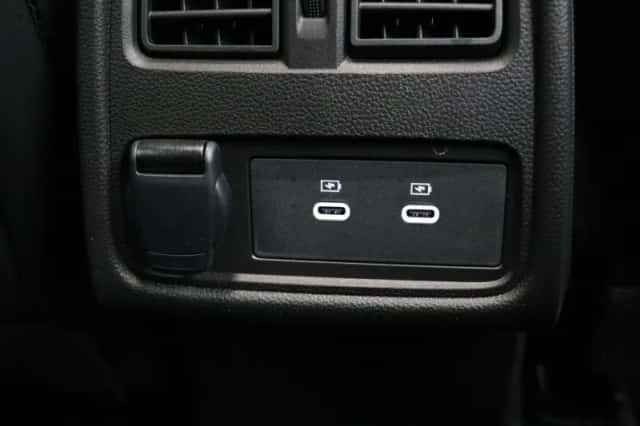Renault Captur (2024) thumbnail 4