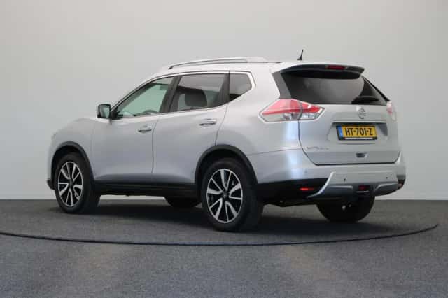 Nissan X-Trail (2016) thumbnail 2