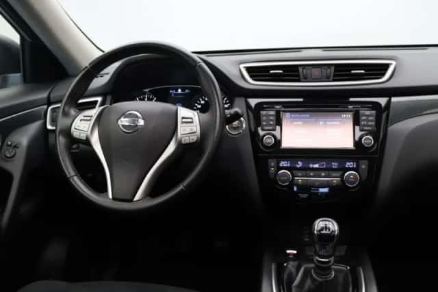 Nissan X-Trail (2016) thumbnail 4